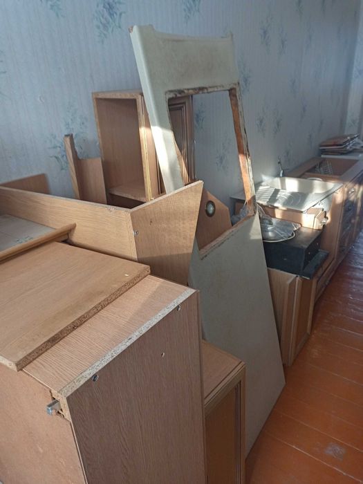 Продам кухню б/в з робочою витяжкою, гранітною мийкою, освітленням