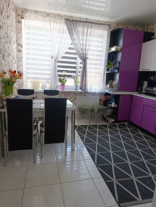 Продаж 2 кімнатної квартири. Озерна.