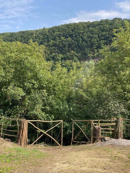 Будинок на березі річки Дністер