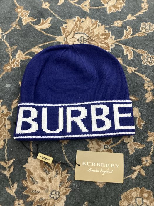 Czapka Burberry god