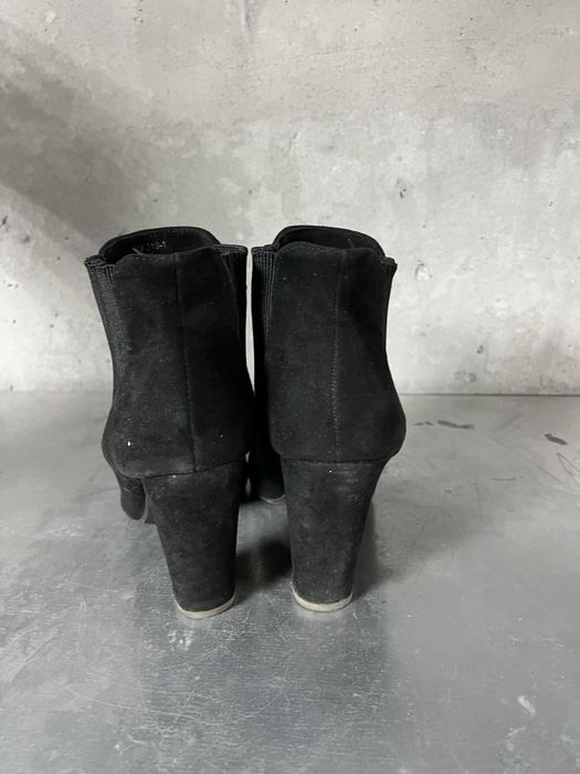 Чобітки жіночі.