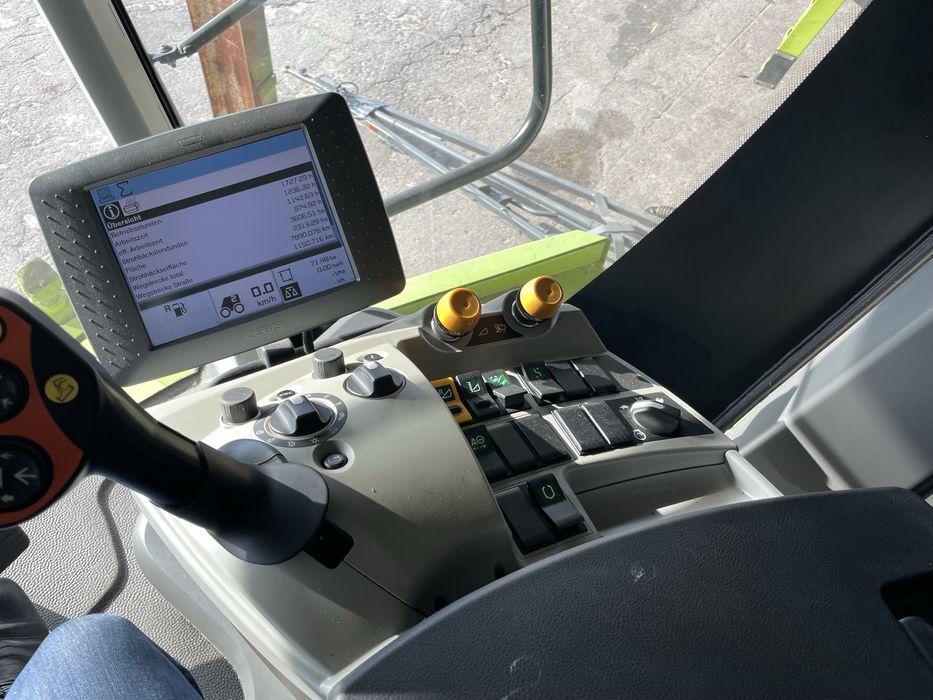 Комбайн CLAAS LEXION 670 2011 Vario750