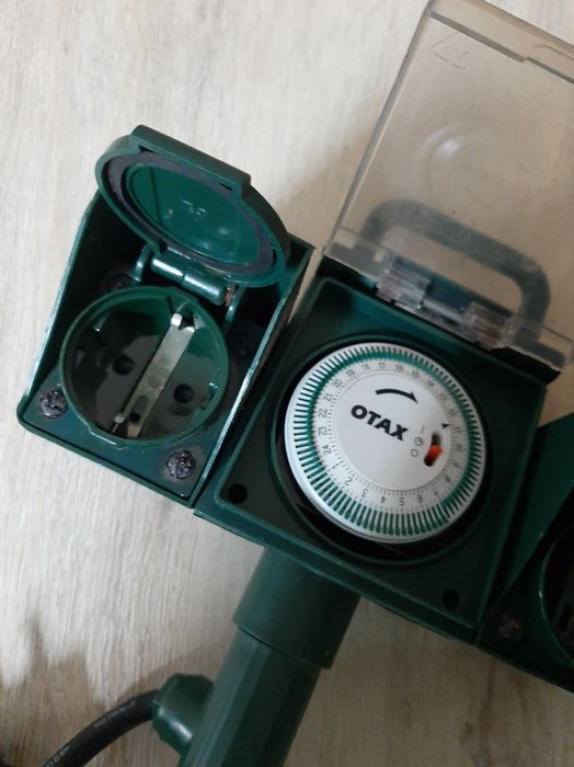 Coluna exterior de jardim com tomadas