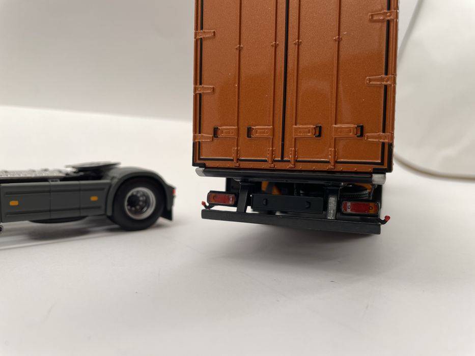 Minichamps .1/43  SCANIA R470 с полуприцепом.Штора.Фура.