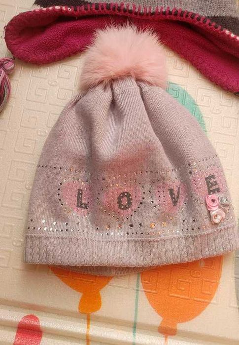 Зимові шапки (3 шт) на 4-8 років для дівчинки