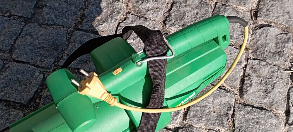 Soprador e Triturador de folhas Com saco Recoletor.