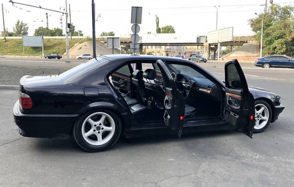 Bmw 740i в хорошем состоянии