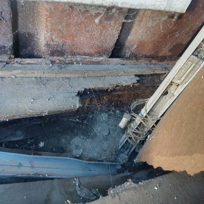 Гараж металевий з місцем