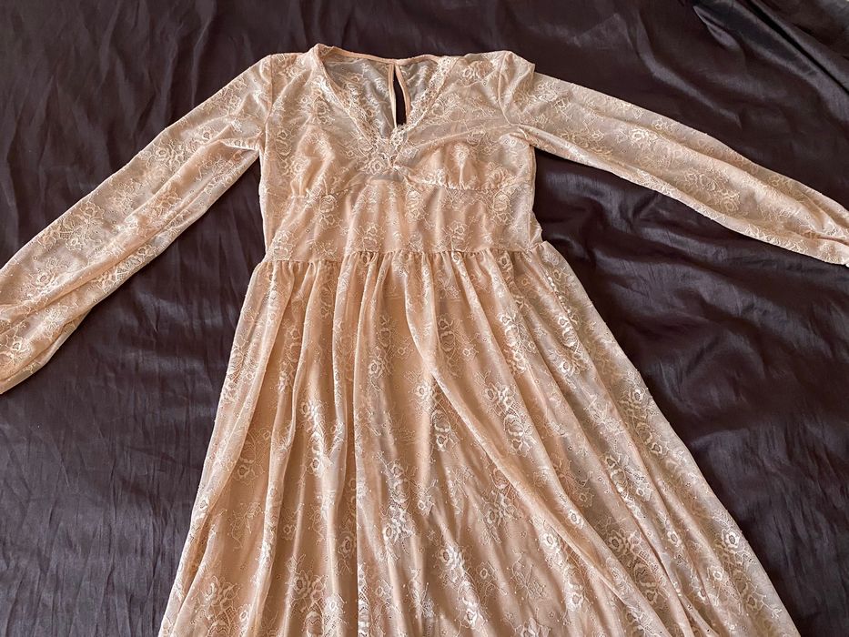 Святкова ніжна сукня