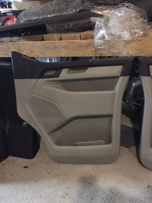 VW Transporter T6 передні дверні карти