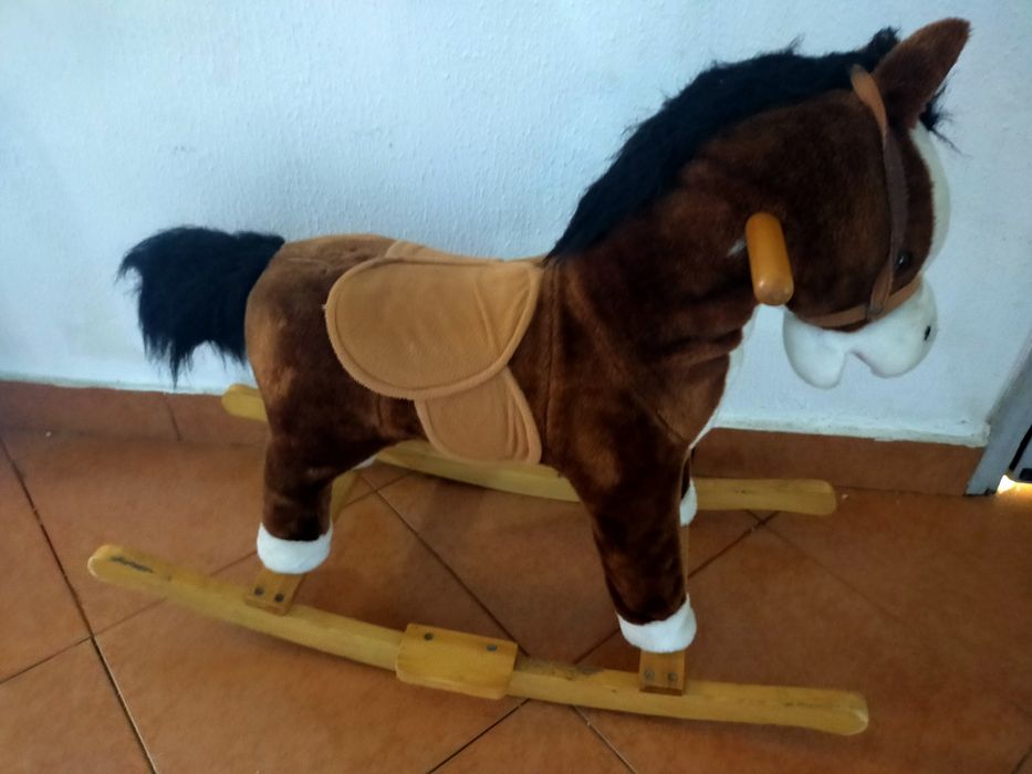 Cavalo baloiço madeira