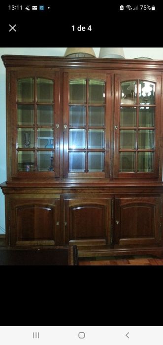 Cristaleira em cerejeira