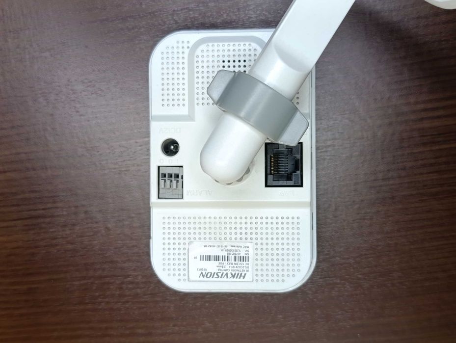 Настільна/настінна IP-камера відеоспостереження Hikvision DS-2CD2412F-I (2.8 мм, PoE, PIR)