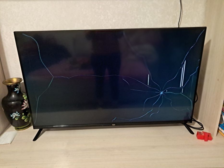 Телевізор Ergo 43