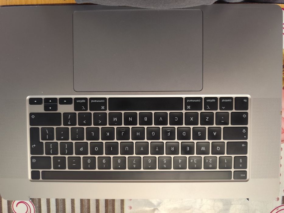 Топкейс ( палмрест) для MacBook Pro 16 (2019)