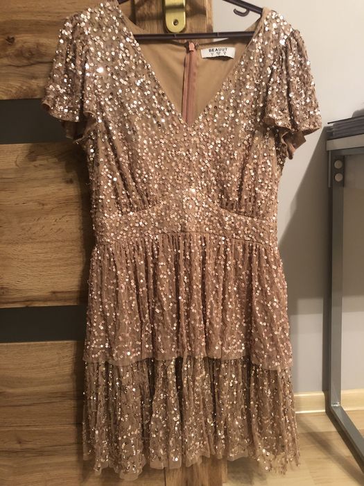 Sukienka z cekinami!