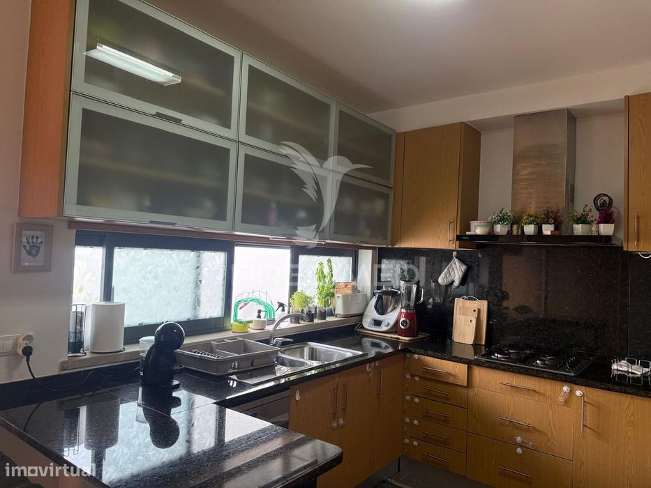 Moradia V3 em Condominio Privado com Piscina.