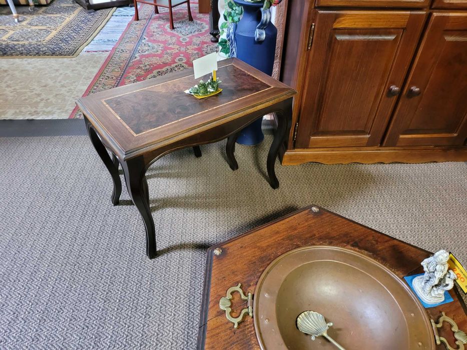 Conjunto de três mesinhas auxiliares - ótimo estad