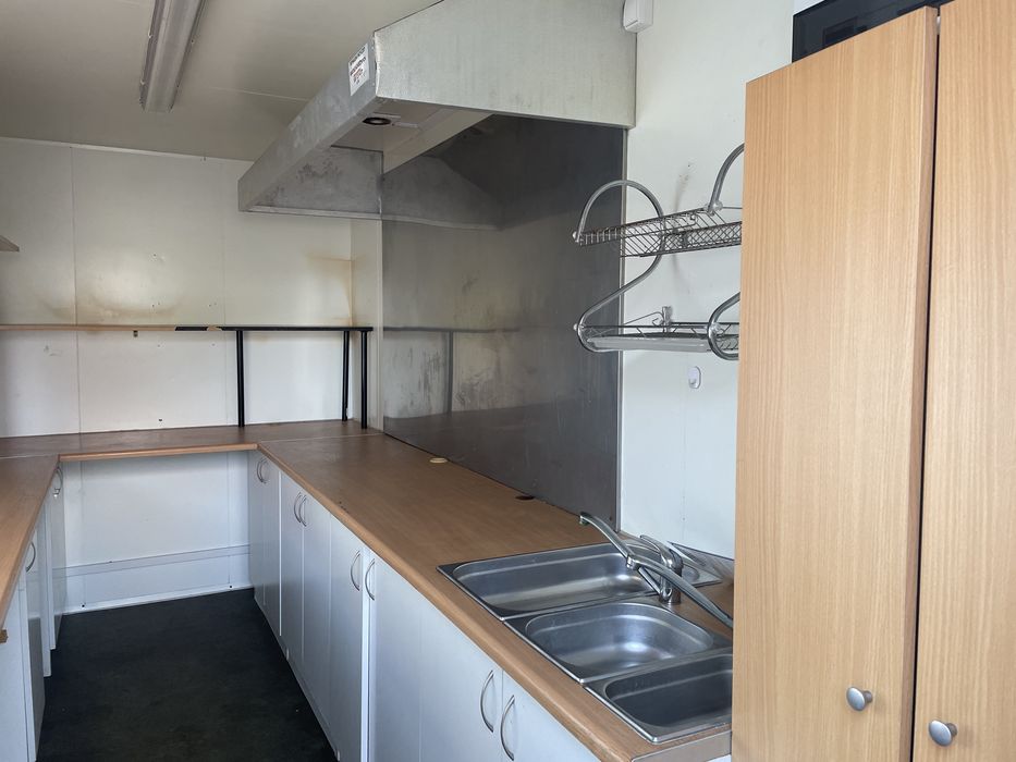 Przyczepa gastronomiczna 4x2 Foodtruck