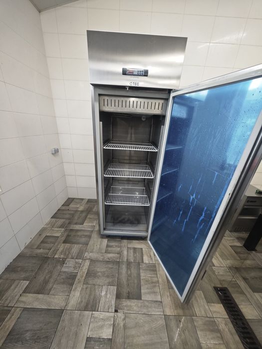 Холодильна шафа 700 л KTec Іспанія