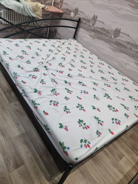 Продам ліжко з матрацом
