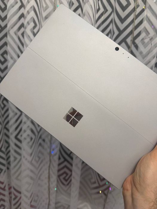 Microsoft Surface 5 pro 1807 4/128gb как новый