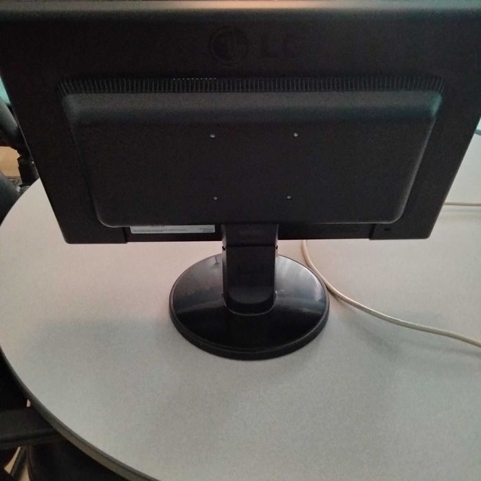 LG Computer Monitor64739566619779121