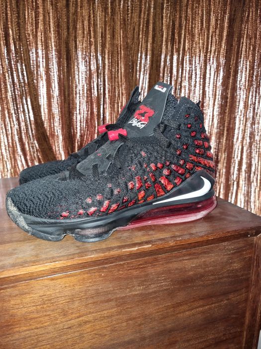 Tenis nike LeBron 17 infrared