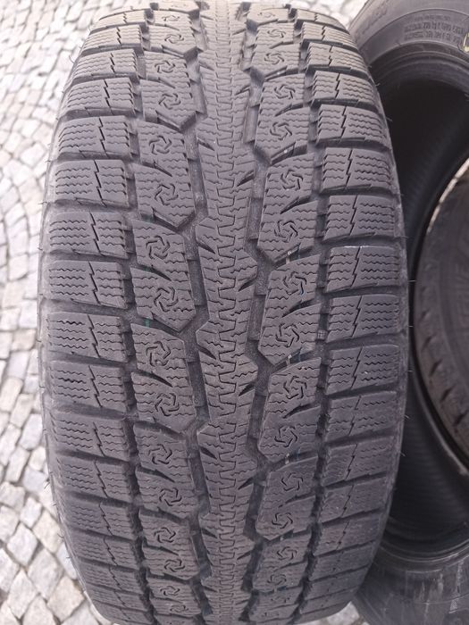 225/55/17. 2022r.   ToYo opony ZimowE