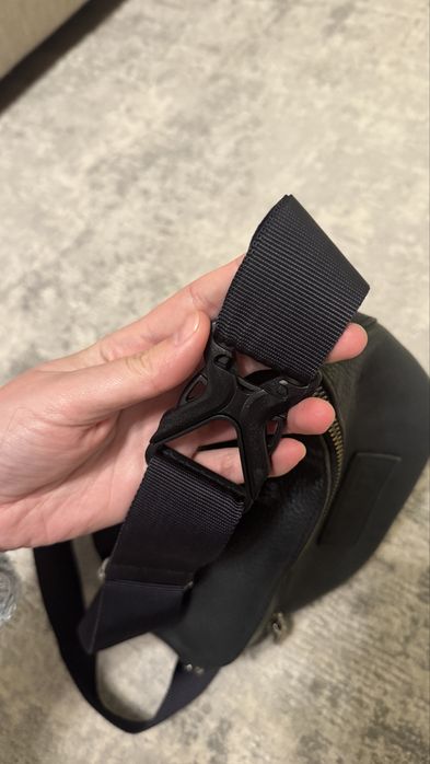 Шкіряна поясна сумка, бананка