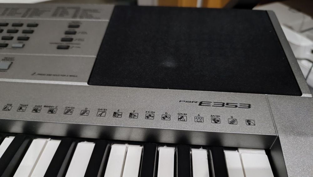 Teclado Yamaha PSR-E353