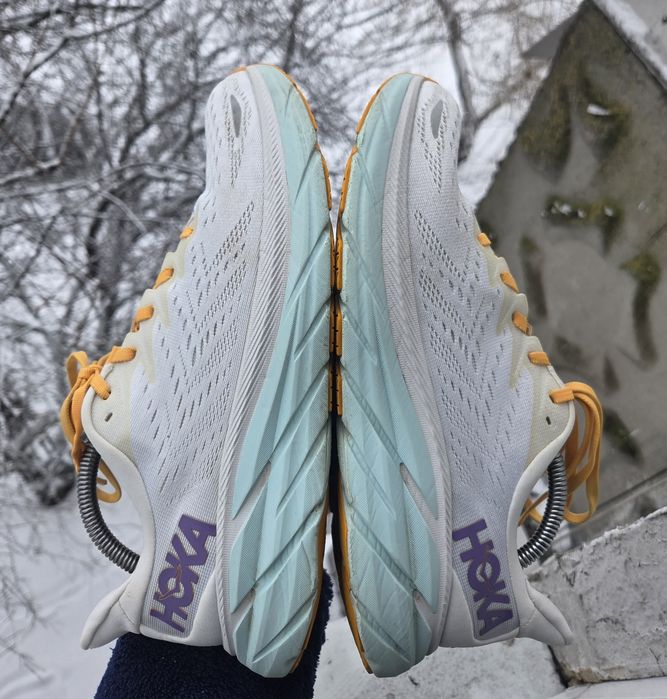 42.5р Hoka Clifton 8 жіночі кросівки