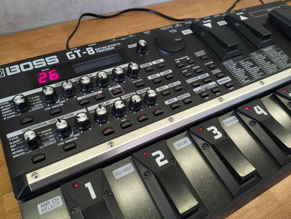 BOSS GT-8 multiefekt procesor gitarowy