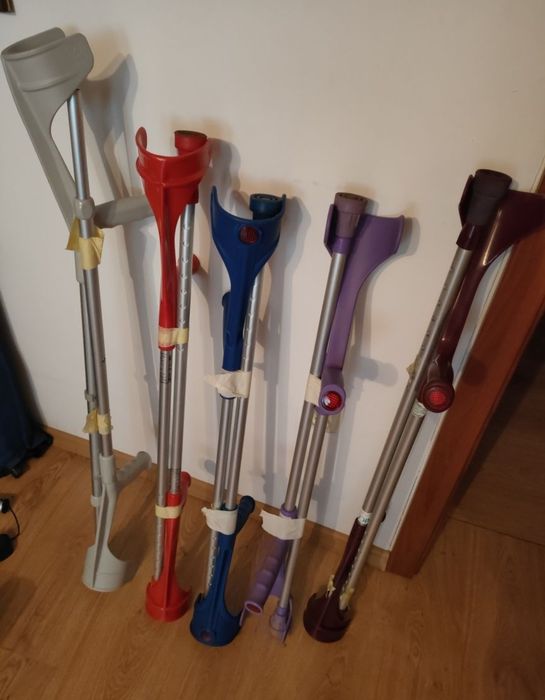 Kule ortopedyczne łokciowe rehabilitacyjne