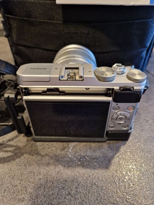 Aparat Fujifilm X-A3 z torbą i szybkozłączką