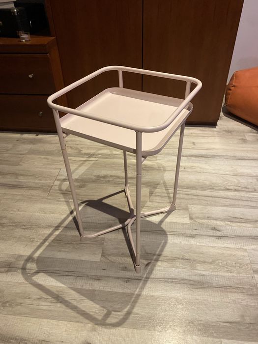 Mesa de apoio/floreira ikea