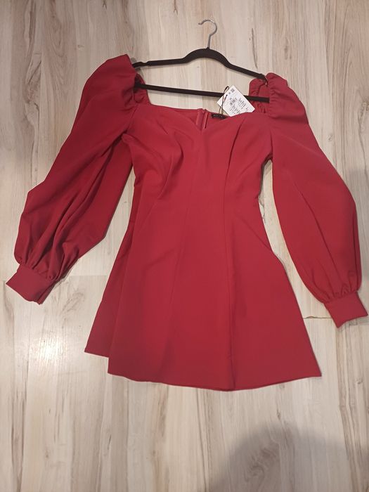 Sukienka mini z bufiastymi rękawami