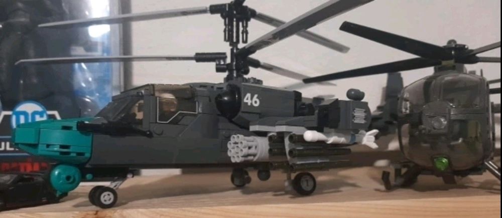 Конструктор новый боевой вертолет Mi 24 Sluban 893 шт блоков Lego