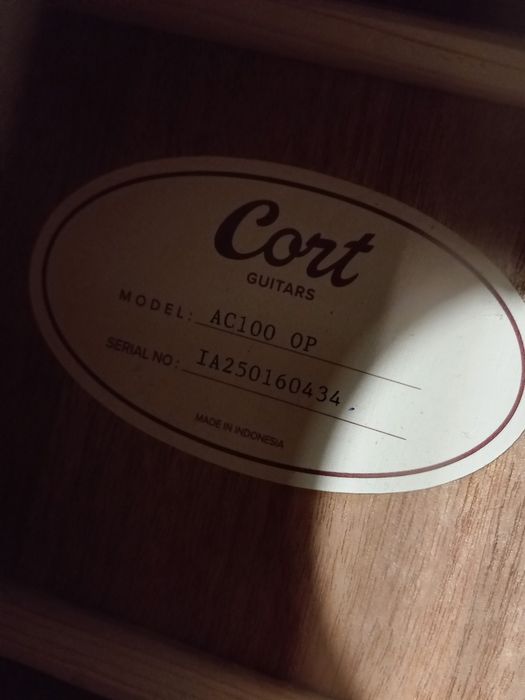 Обміняю акустичну гітару Cort на цифрове піаніно