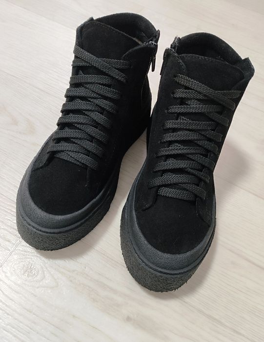 Чоботи, черевики, ботинки