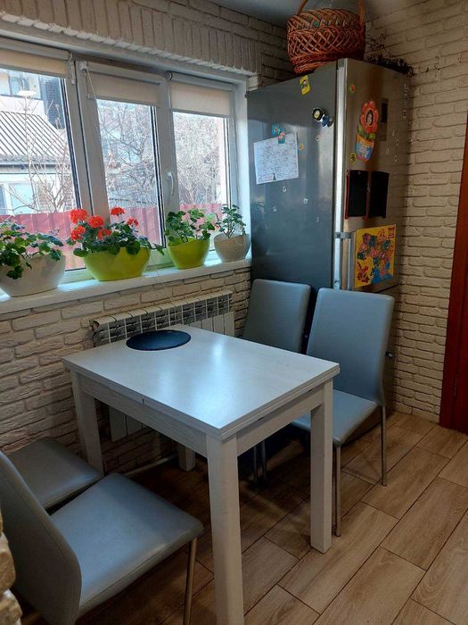 Продається гарна частина будинку з ремонтом в районі Сєдова