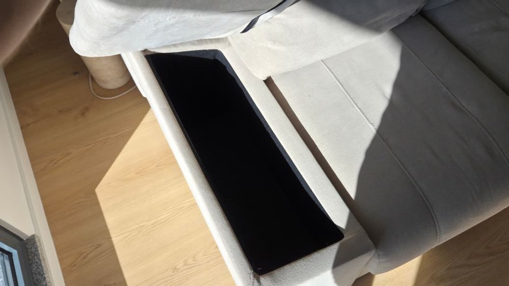 Sofá Deslizante Bege c/ Arrumação e Puffs – Como Novo