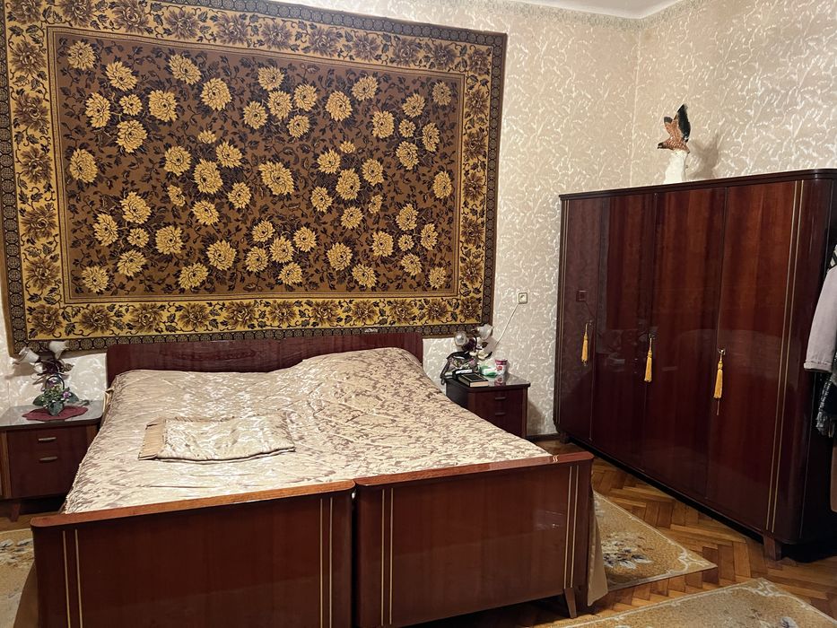 Здам в будинку 1 кімнату велику