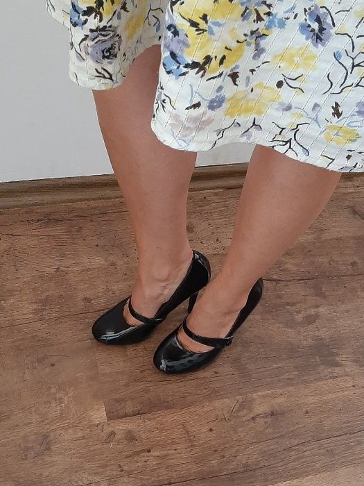 Czarne lakierowane szpilki r 38