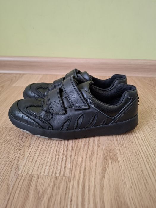 Кросівки Lacoste Skechers  Clark's 32p