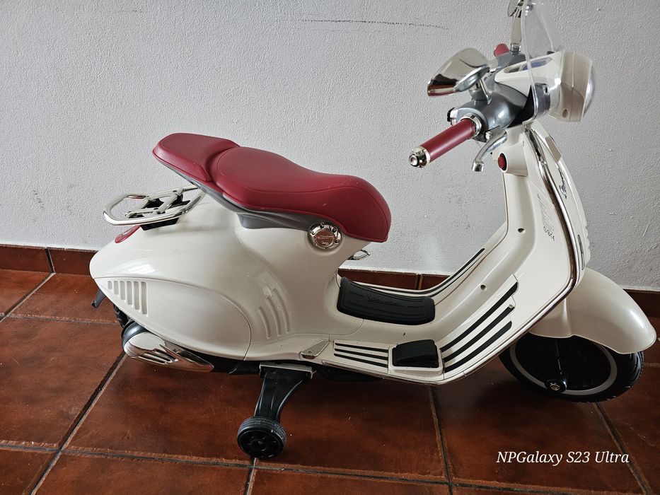 Vespa a bateria.