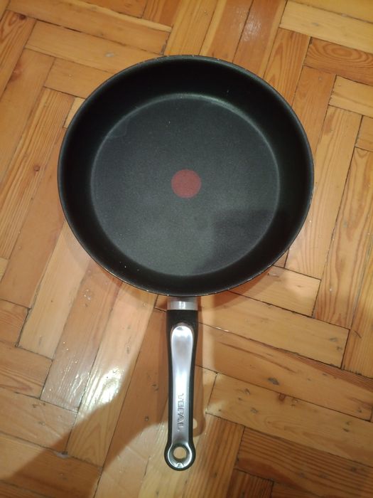 Сковородка Tefal диаметр 32 с крышкой