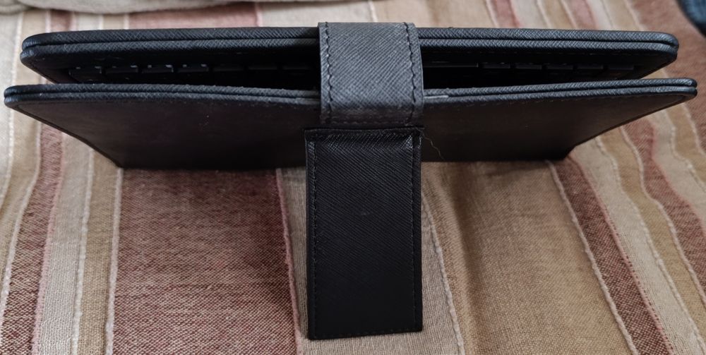 Capa p/ tablet 7" com teclado