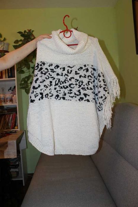 Ponczo damskie z golfem