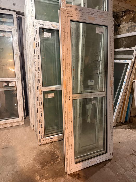 Двери  металлопластиковые- балконные 82*212 REHAU